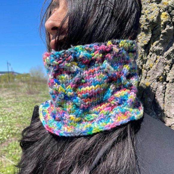 Hand crafted Knit cable chain Rainbow Cowl Scarf Medium Crown - Picture 3 of 4